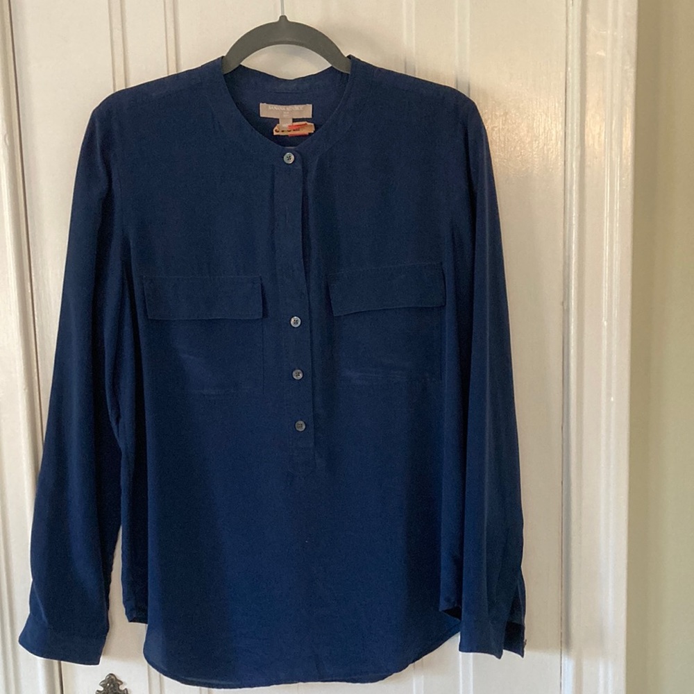 Beautiful Banana Republic silk blouse